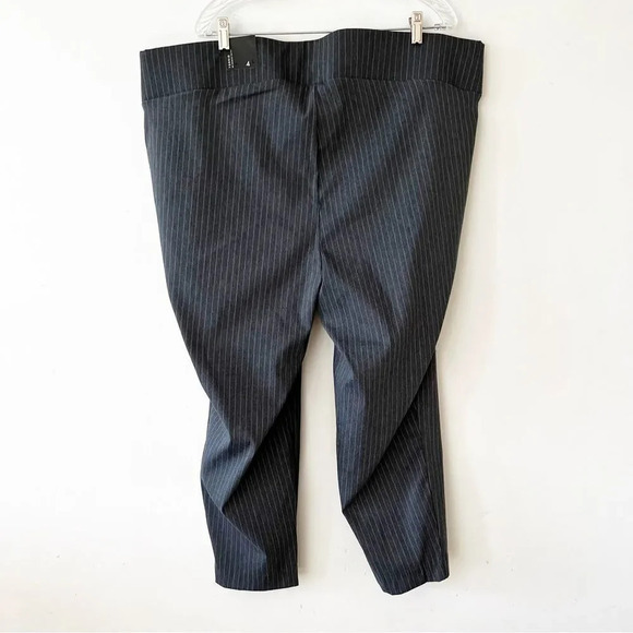 Torrid Gray Pinstripe Pixie Pants Women’s Size 4X Pullon Cropped Stretchy Pants - Picture 4 of 11